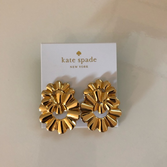 kate spade Jewelry - Kate Spade Scrunched Scallop Gold Studs kate spade Jewelry - Kate Spade Scrunched Scallop Gold Studs